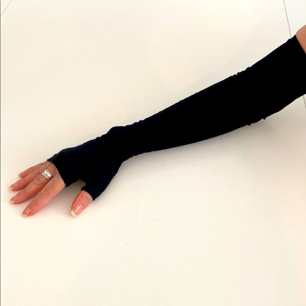 Authentic vintage Betsey Johnson Black Arm Warmers fingerless gloves